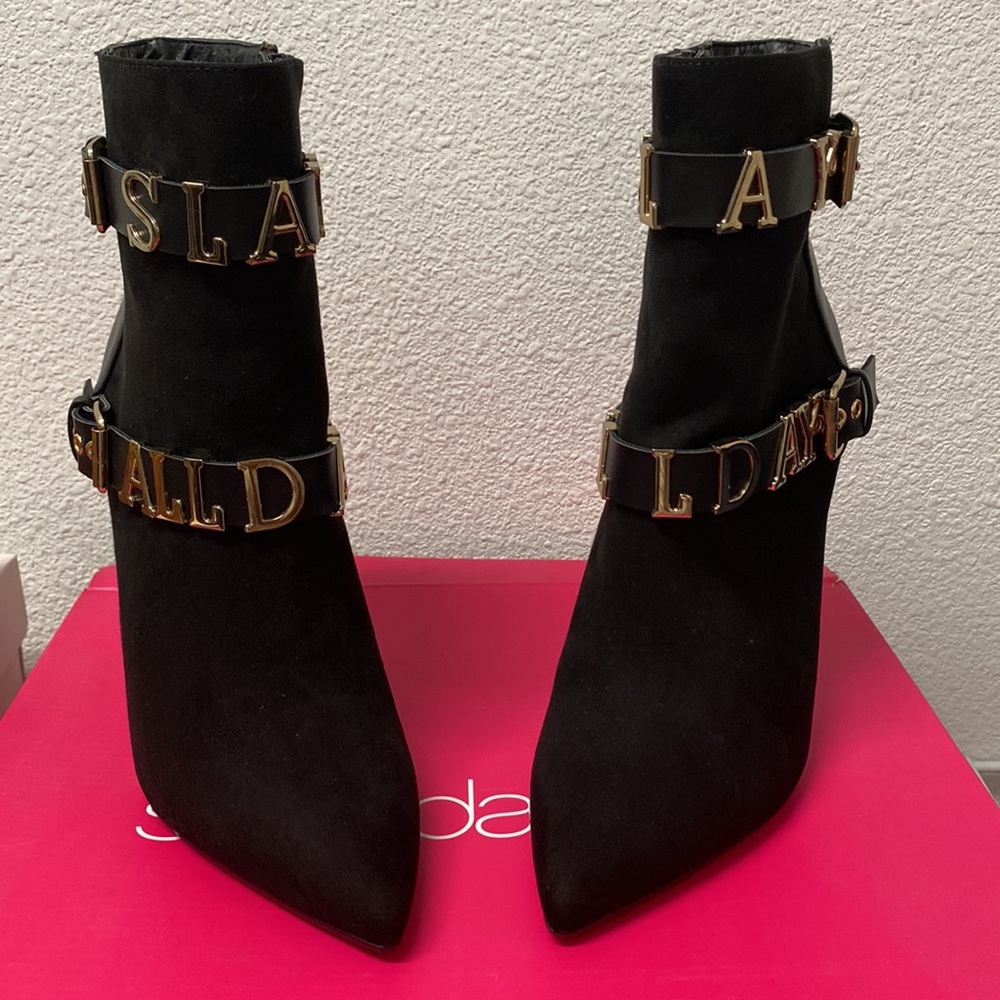 Shoedazzle brand Slay All Day size 7 4.5 heel.